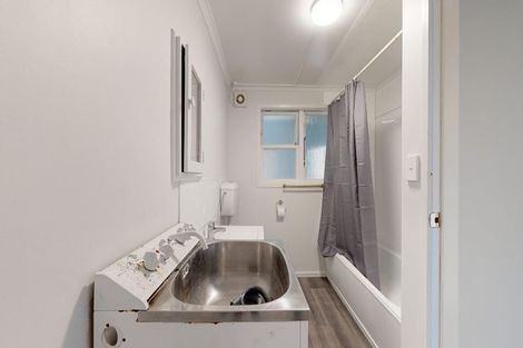 Photo of property in 21 Akaroa Drive, Maupuia, Wellington, 6022