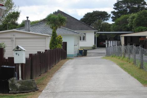Photo of property in 1/41 Castleford Street, Green Bay, Auckland, 0604