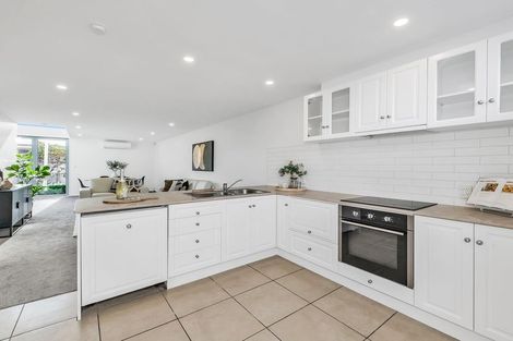 Photo of property in 4/1010 Colombo Street, St Albans, Christchurch, 8014