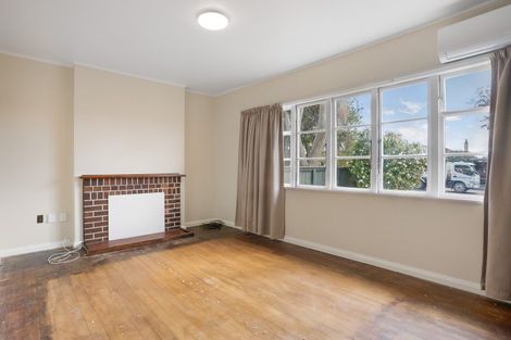 Photo of property in 30 Onewa Road, Northcote Point, Auckland, 0627
