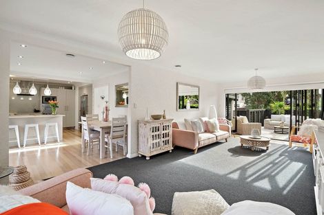 Photo of property in 70 Prince Regent Drive, Half Moon Bay, Auckland, 2012