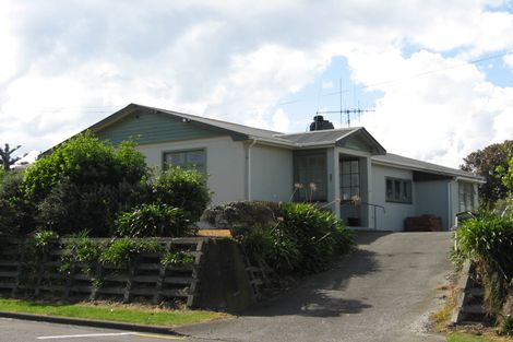 Photo of property in 104 Karaka Street, Castlecliff, Whanganui, 4501