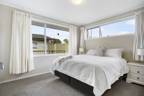 Photo of property in 17 Marcel Place, Glenfield, Auckland, 0629