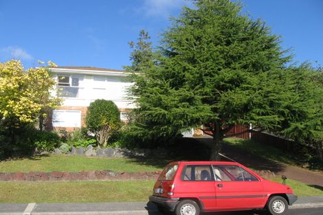 Photo of property in 13 Hatherlow Street, Glenfield, Auckland, 0629