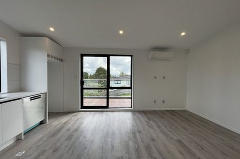 Photo of property in 8/18 Sylvan Crescent, Te Atatu South, Auckland, 0610