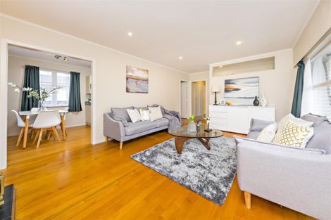 Photo of property in 21 Barrys Road, Glendene, Auckland, 0602