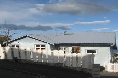 Photo of property in 6 Cobden Road, Bluff Hill, Napier, 4110