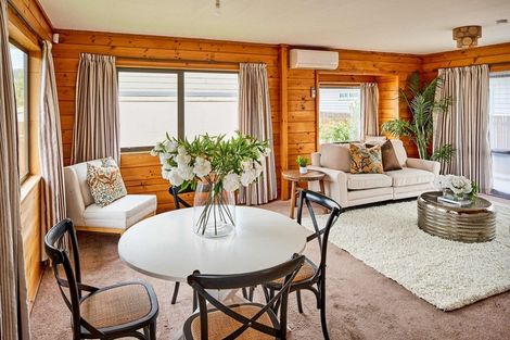 Photo of property in 27a Mana Esplanade, Paremata, Porirua, 5026