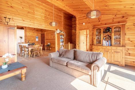 Photo of property in 15 Bayview Crescent, Duvauchelle, 7581