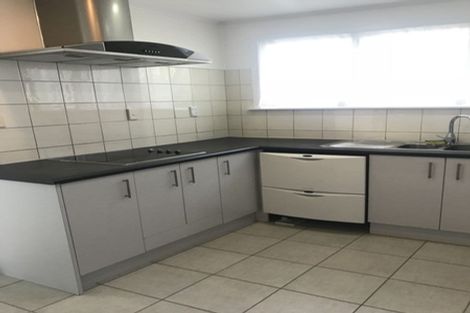 Photo of property in 17 Jamaica Place, Blockhouse Bay, Auckland, 0600