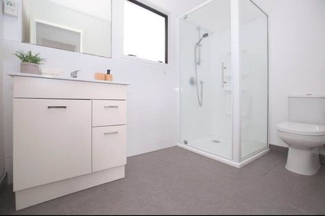 Photo of property in 242a East Coast Road, Forrest Hill, Auckland, 0620