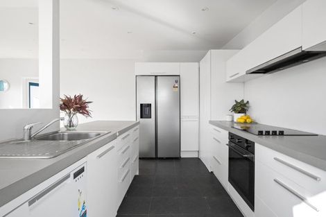 Photo of property in 16 Short Street, Papakura, 2110