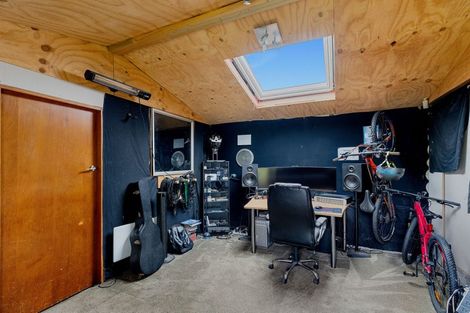 Photo of property in 2 Quinn Road, Levin, 5510