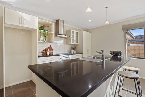 Photo of property in 17 Coles Cove, Papamoa Beach, Papamoa, 3118