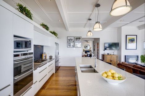 Photo of property in 8 Kowhai Road, Bluff Hill, Napier, 4110