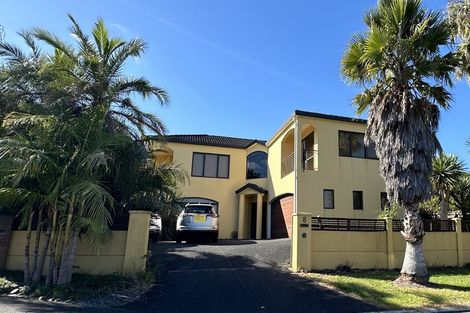 Photo of property in 8 Canonbie Place, East Tamaki Heights, Auckland, 2016