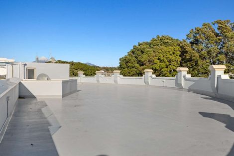 Photo of property in 1 Queen Street, New Plymouth, 4310