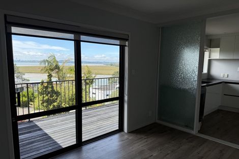 Photo of property in 19 Renoir Street, West Harbour, Auckland, 0618