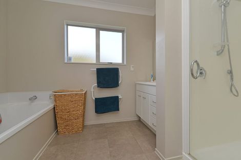 Photo of property in 5a Gifford Grove, Churton Park, Wellington, 6037