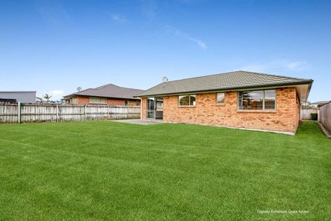 Photo of property in 18 Chic Gardens, Parakai, 0830