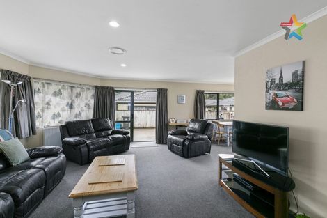 Photo of property in 21 Aragon Grove, Kingsley Heights, Upper Hutt, 5018