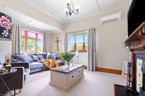 Photo of property in 106 Forest Lake Road, Forest Lake, Hamilton, 3200