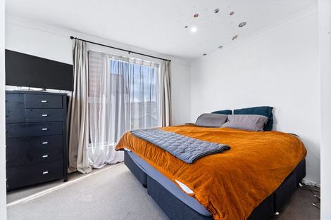 Photo of property in 11f Clearwater Cove, West Harbour, Auckland, 0618