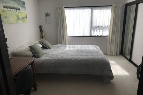 Photo of property in 2/5 Kegworth Place, Browns Bay, Auckland, 0630