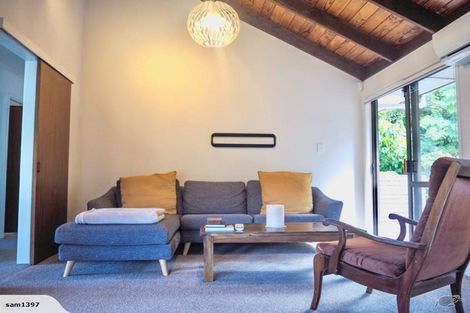 Photo of property in 2/72 Lake Road, Northcote, Auckland, 0627