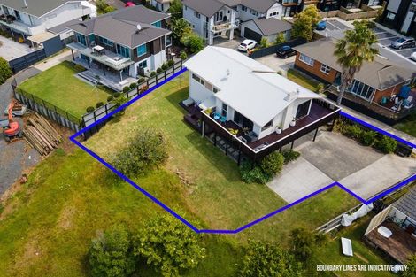 Photo of property in 33 Dawnhaven Drive, Te Atatu Peninsula, Auckland, 0610