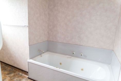 Photo of property in 44 Allardice Street, Dannevirke, 4930