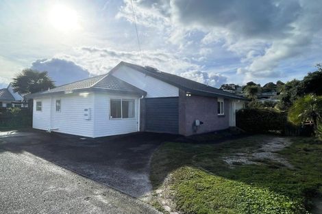 Photo of property in 8a Langton Road, Stanmore Bay, Whangaparaoa, 0932