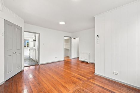 Photo of property in 49 Springs Road, Parakai, 0830