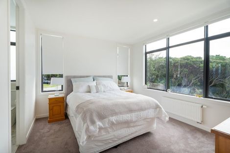 Photo of property in 2 Skysail Lane, Whitby, Porirua, 5024