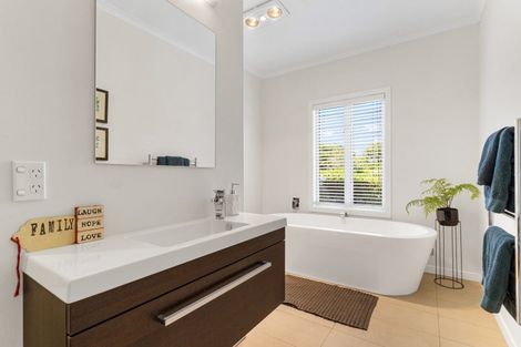 Photo of property in 57 Oxford Street, Martinborough, 5711