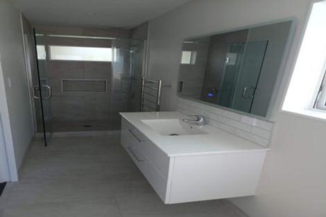 Photo of property in 39a Tui Glen Road, Birkenhead, Auckland, 0626