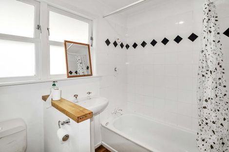 Photo of property in 310 Maungaraki Road, Maungaraki, Lower Hutt, 5010