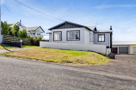 Photo of property in 6 Devon Street, Patea, 4520