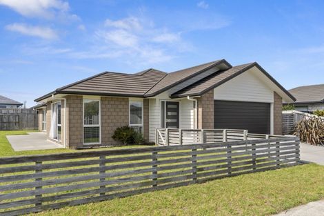 Photo of property in 32 Harding Drive, Papamoa Beach, Papamoa, 3118