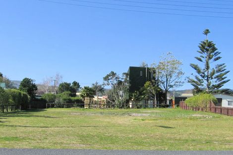 Photo of property in 35 Banks Street, Cooks Beach, Whitianga, 3591