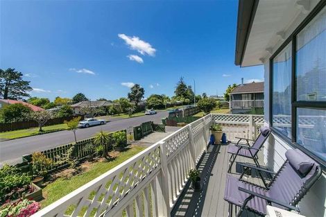 Photo of property in 10 Granville Drive, Massey, Auckland, 0614