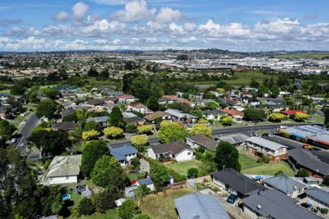 Photo of property in 141 Gossamer Drive, Pakuranga Heights, Auckland, 2010