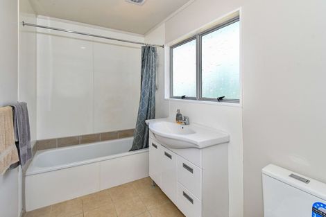 Photo of property in 2/60 Moncrieff Avenue, Clendon Park, Auckland, 2103