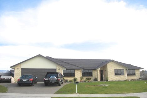 Photo of property in 2 Sandowne Close, Rototuna North, Hamilton, 3210