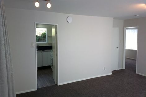 Photo of property in 1/43 Edgecombe Street, Newlands, Wellington, 6037