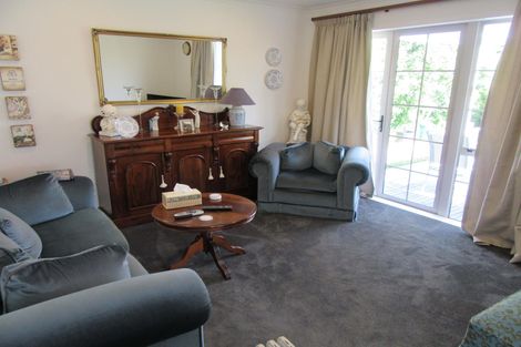 Photo of property in 17 Churchill Place, Waimate, 7924