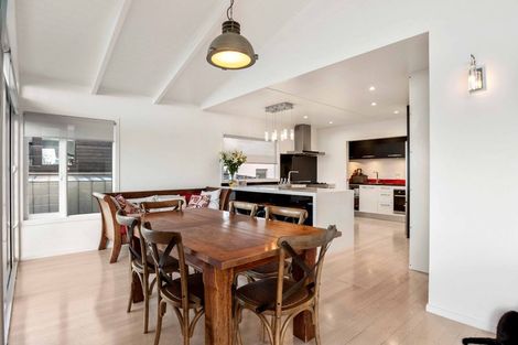 Photo of property in 84 Marine Parade, Mellons Bay, Auckland, 2014