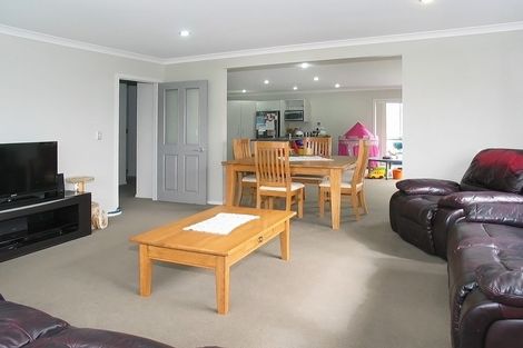 Photo of property in 60 Te Puia Drive, Aotea, Porirua, 5024