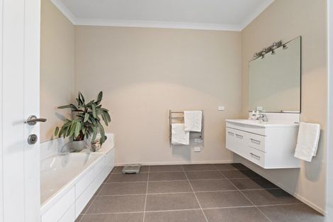 Photo of property in 11 Links Drive, Waiwhakaiho, New Plymouth, 4312