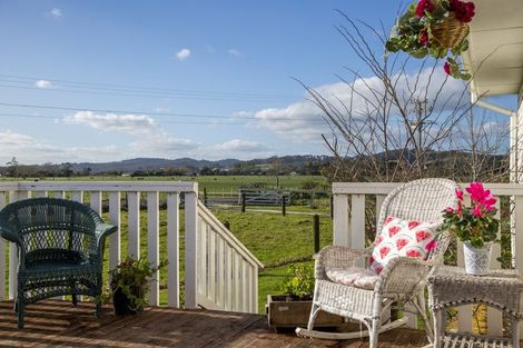 Photo of property in 37 Te Pua School Road, Helensville, 0875